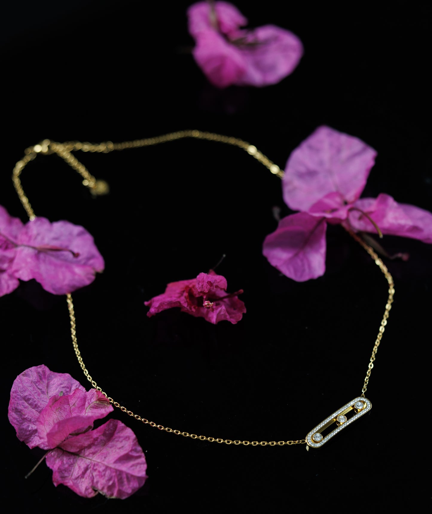 Geometric pendant necklace