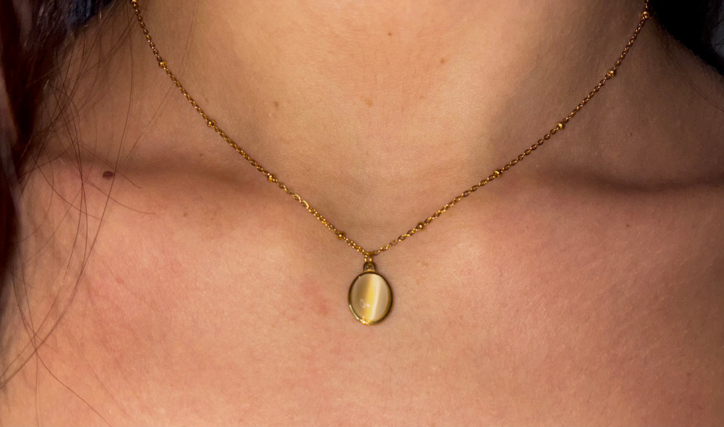 18k stainless steel plated chain, luxurious freshwater pearls.