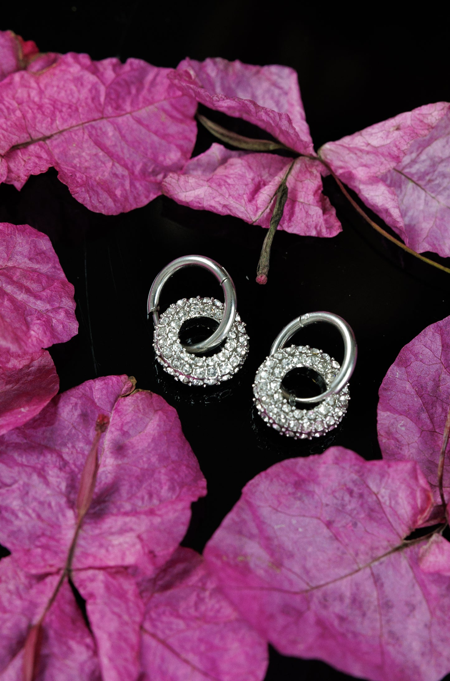 Luxury Retro hoop earrings.