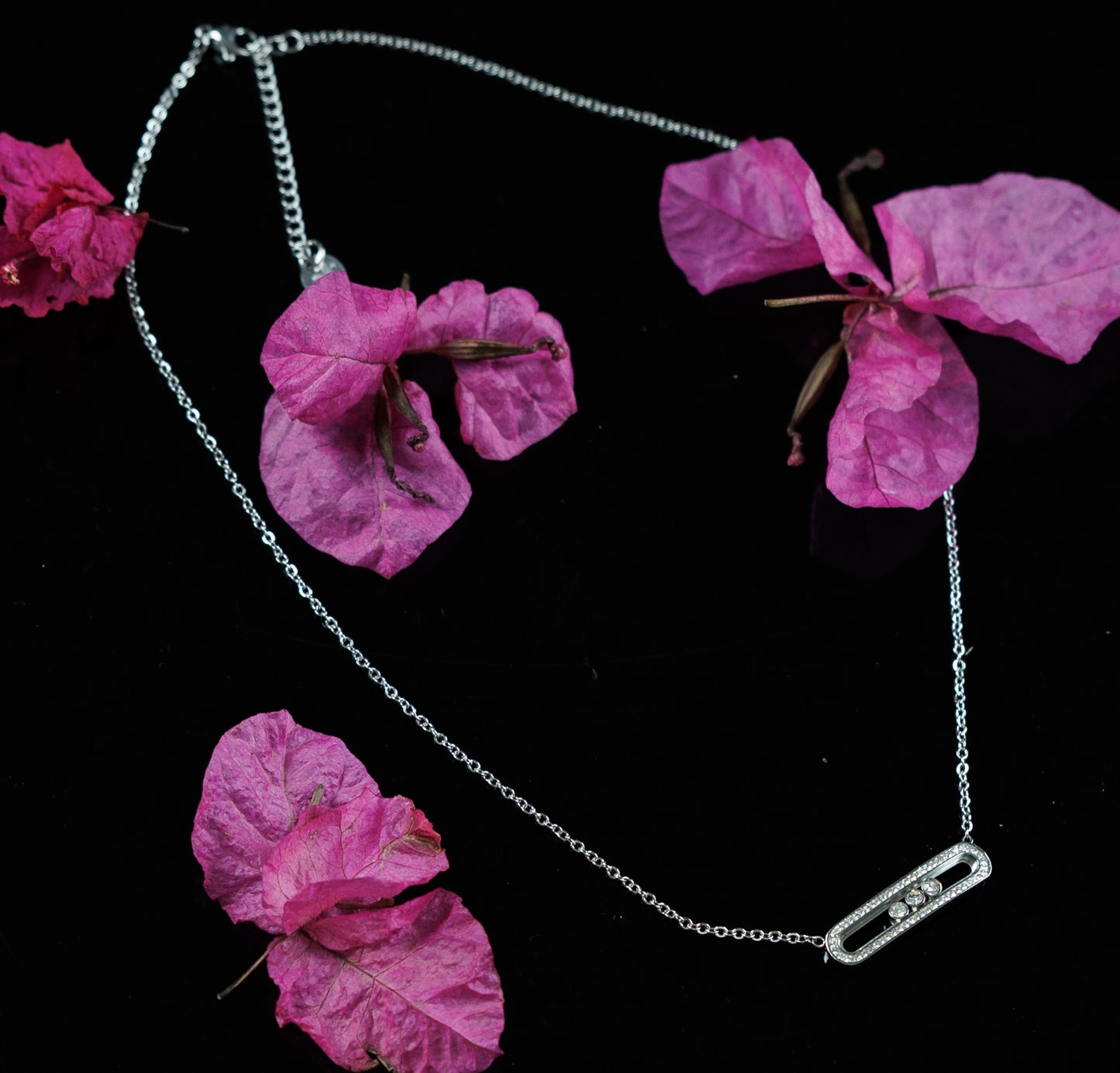 Geometric pendant necklace