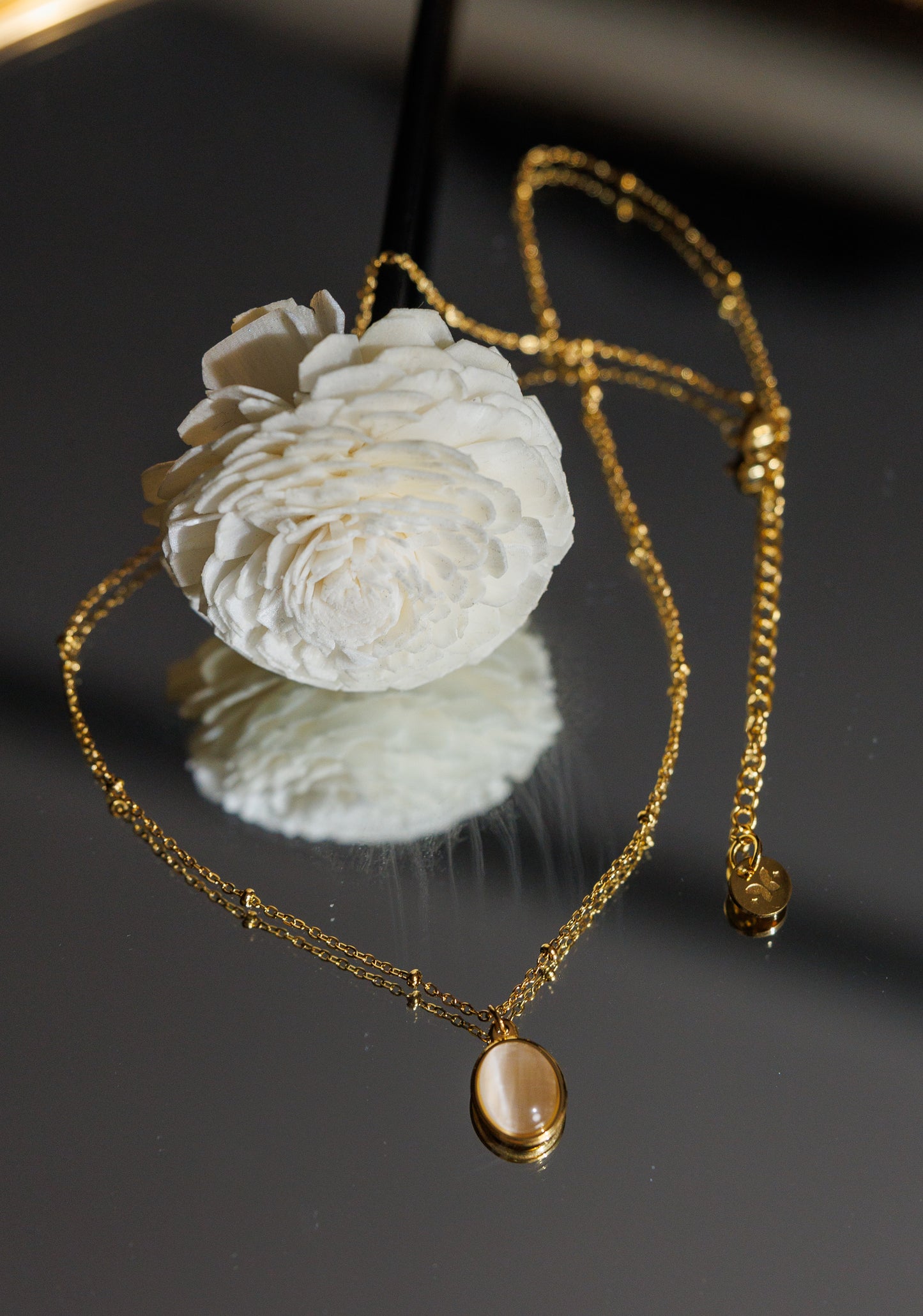 18k stainless steel plated chain, luxurious freshwater pearls.