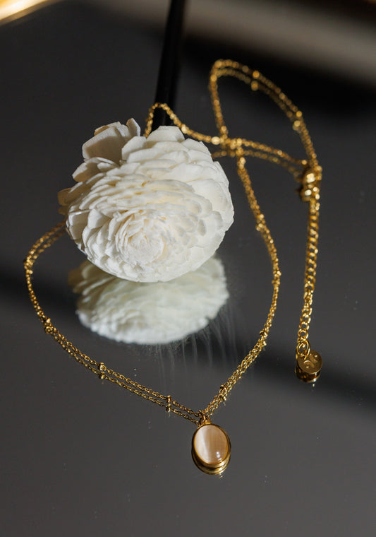 18k stainless steel plated chain, luxurious freshwater pearls.
