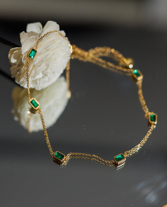 Indulge in luxury with our trendy stainless steel 18k gold plated emerald choker necklace. Made with brilliant cubic zirconia stones, this necklace exudes elegance and sophistication.