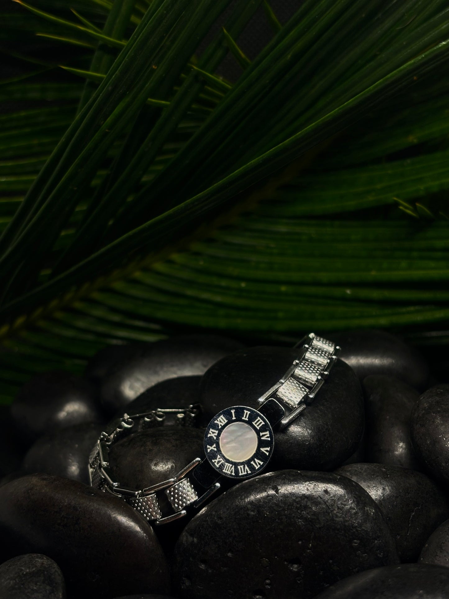 Discover the elegant design and exceptional durability of the Roman Num watch bracelet.