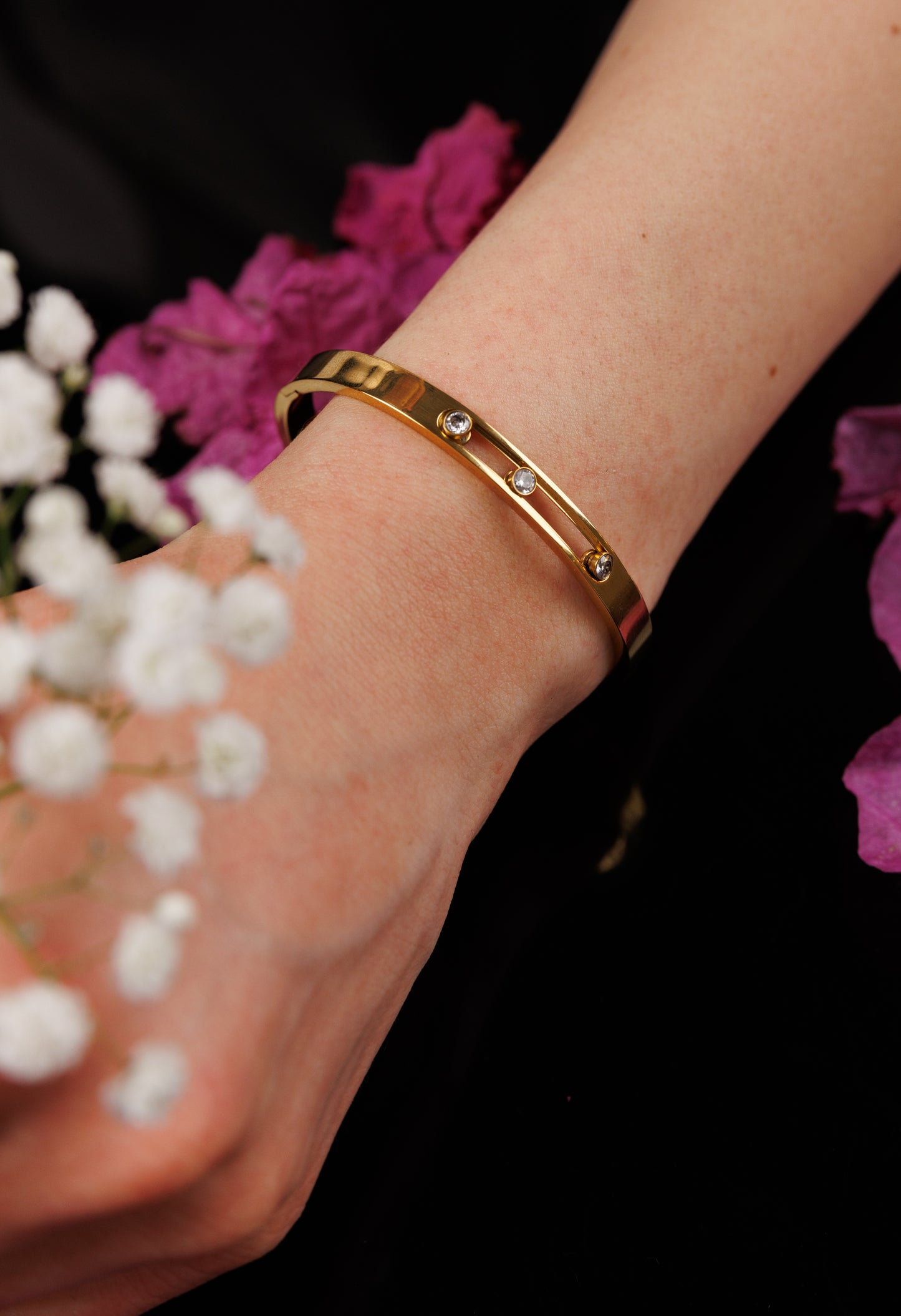 Trendy zircon bangle.