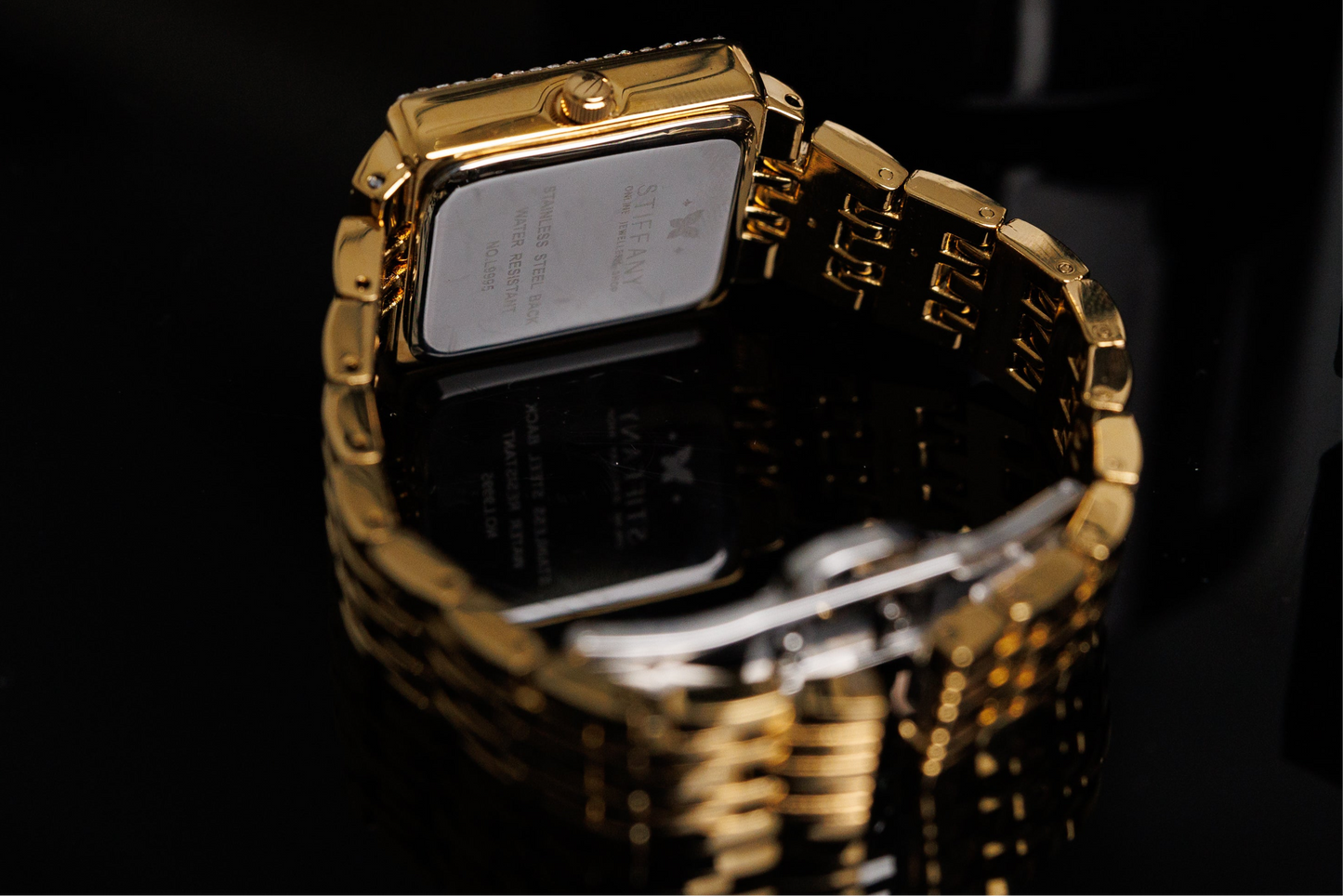 Golden Elegance Watch is the perfect blend of refined design and modern functionality.