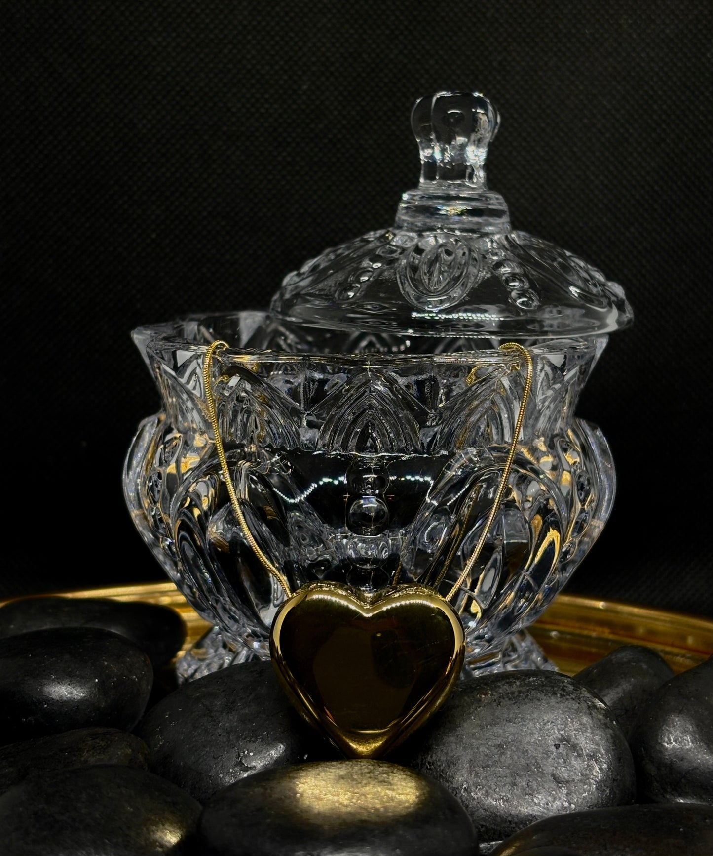 Experience the timeless elegance of our non tarnish waterproof jewelry. Made with 18kgold plated stainless steel, this chain features a stunning big peach heart pendant.