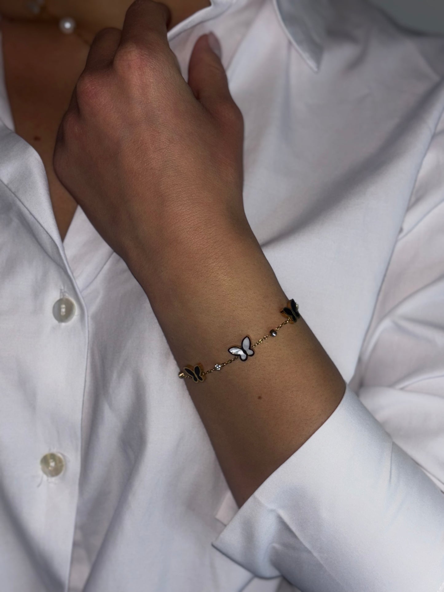 Fashion charm stainless steel Butterfly Bracelet Pearl zircon Gold plated Luxury bracelet.