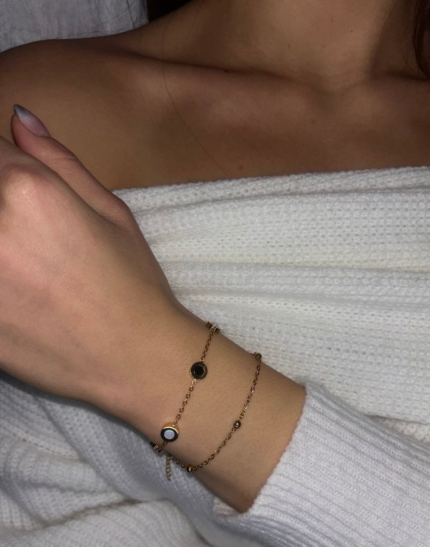 Romantic French double layer bracelet. Made with high-quality stainless steel and a coloured shell, this waterproof jewelry piece exudes elegance and durability.