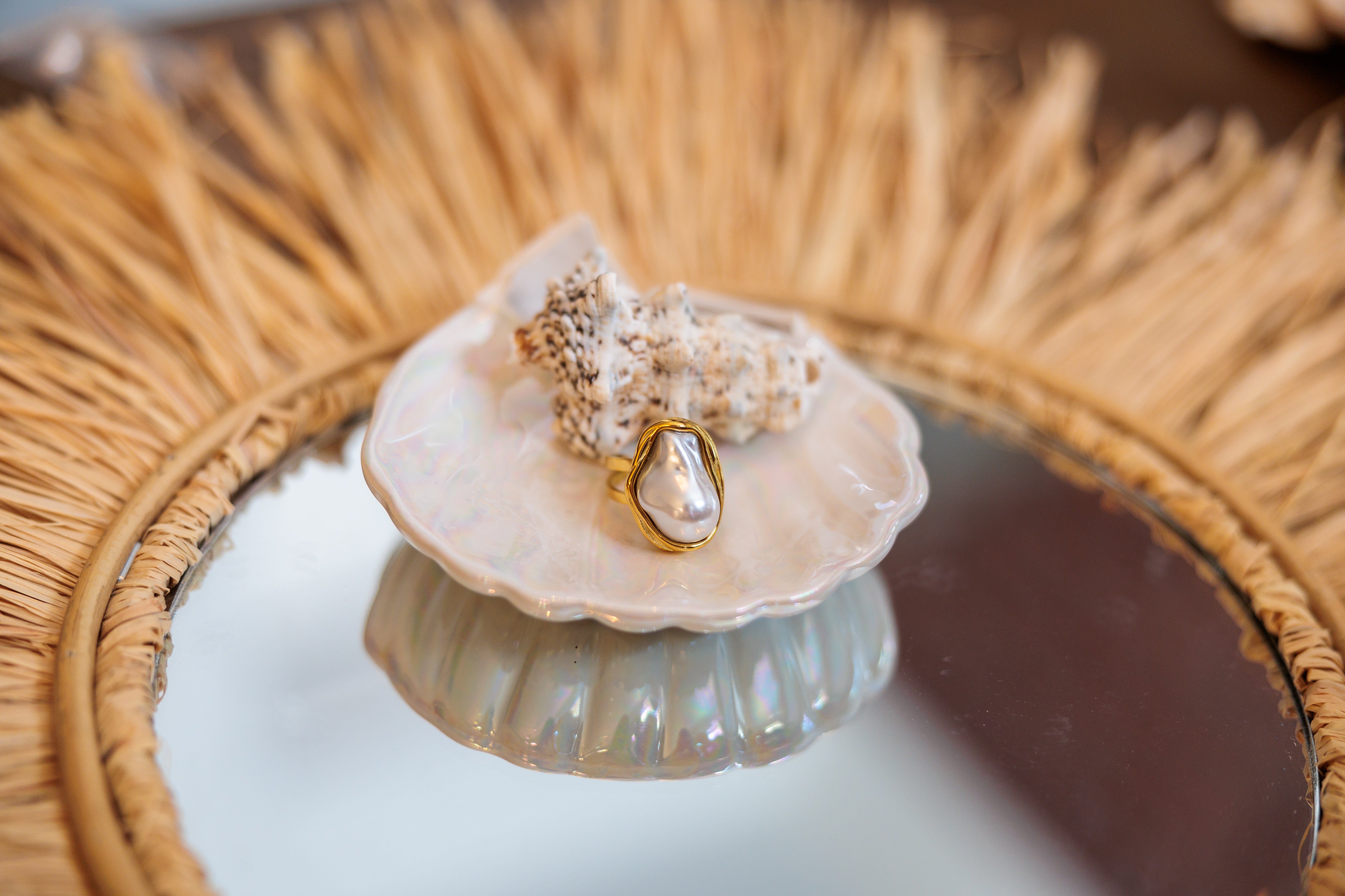 lacquer pearl artisan ring size50 baroque pearl ring