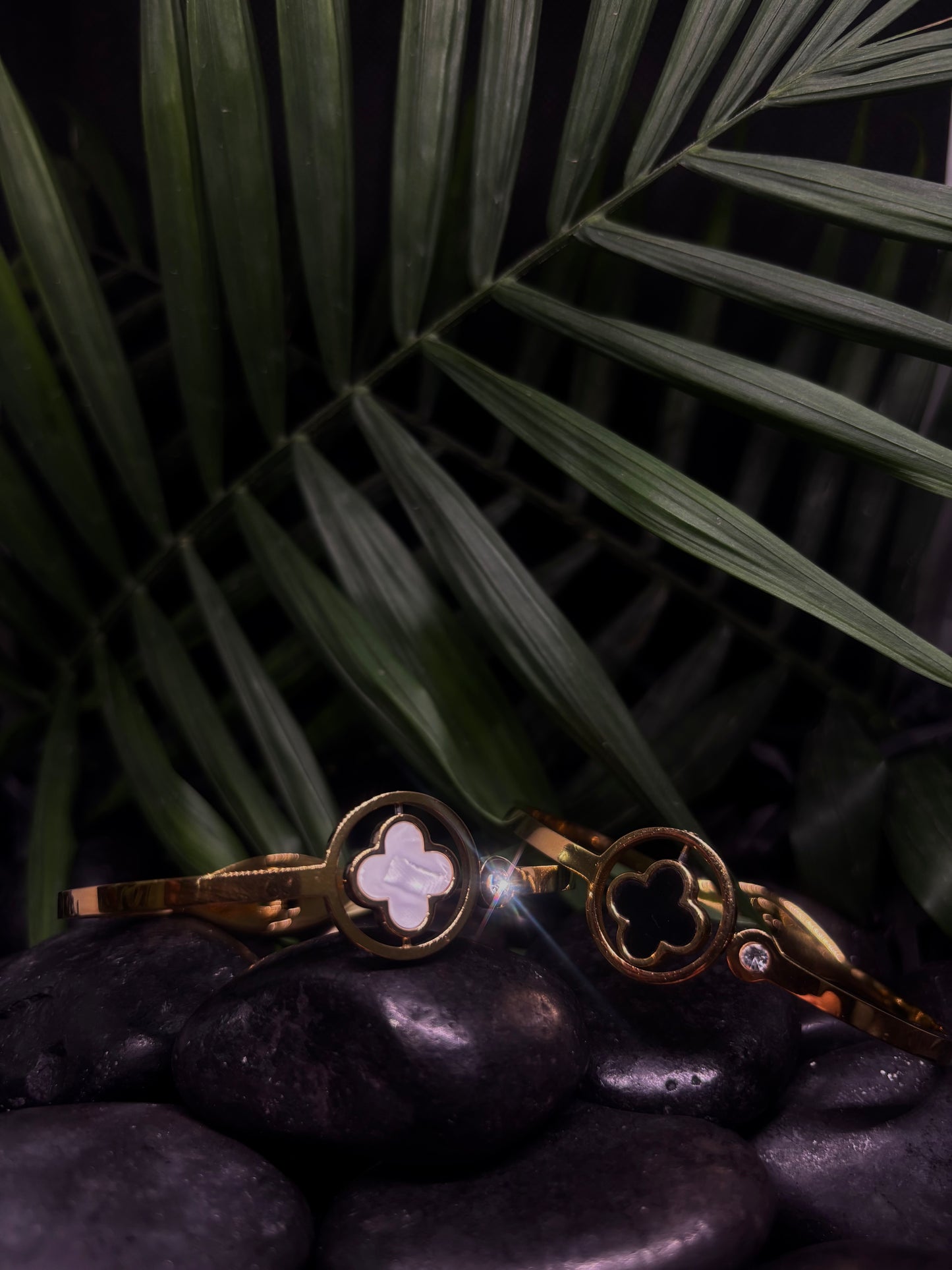 Wholesale Women double Side Wear four Leaf 18k gold Plated stainless Steel fashion jewelry bracelet.