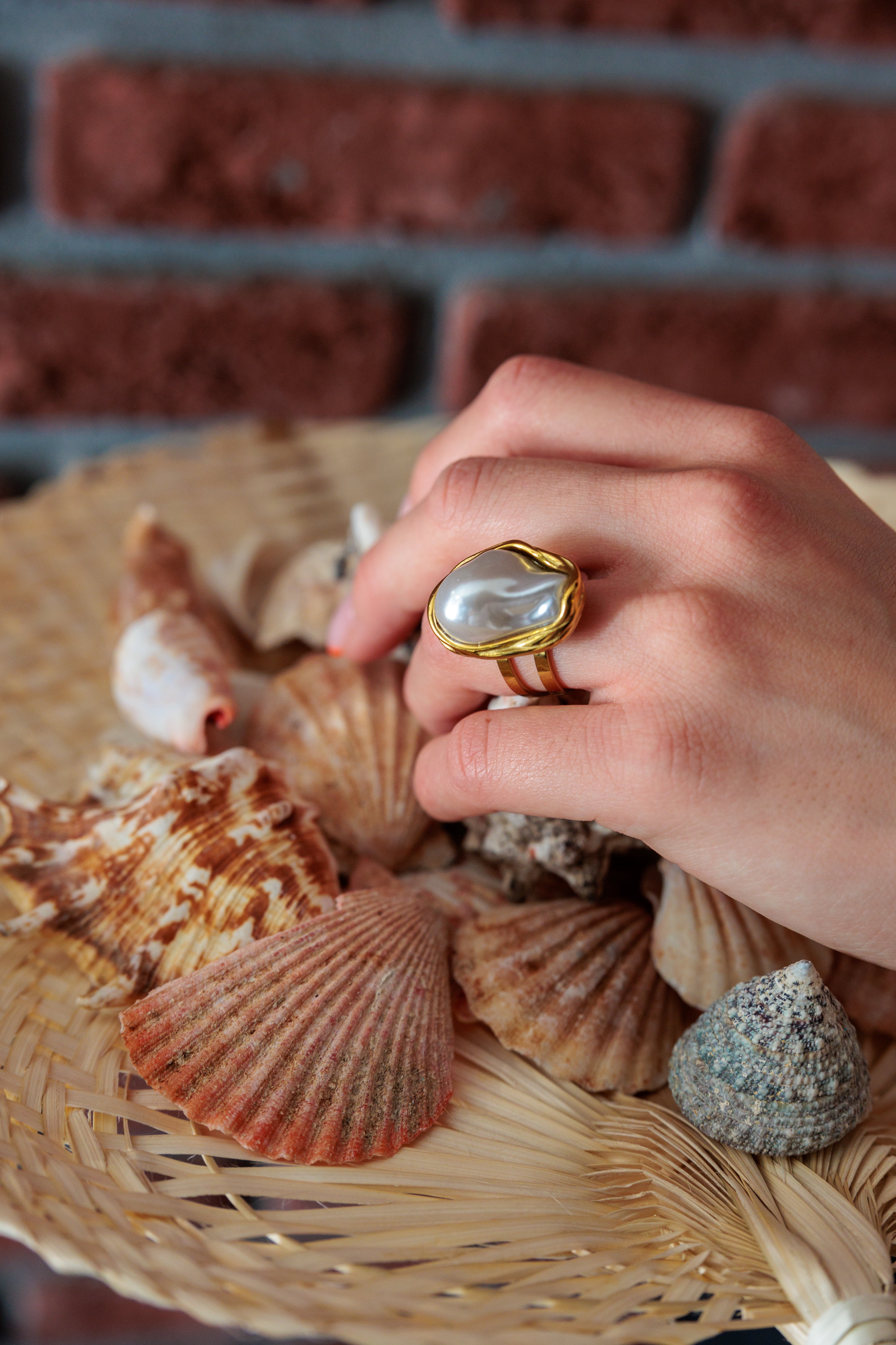 【9月限定5%OFF】perche? /bubble ring k18 Gucci Blondie resin pearl ring in yellow gold-toned metal