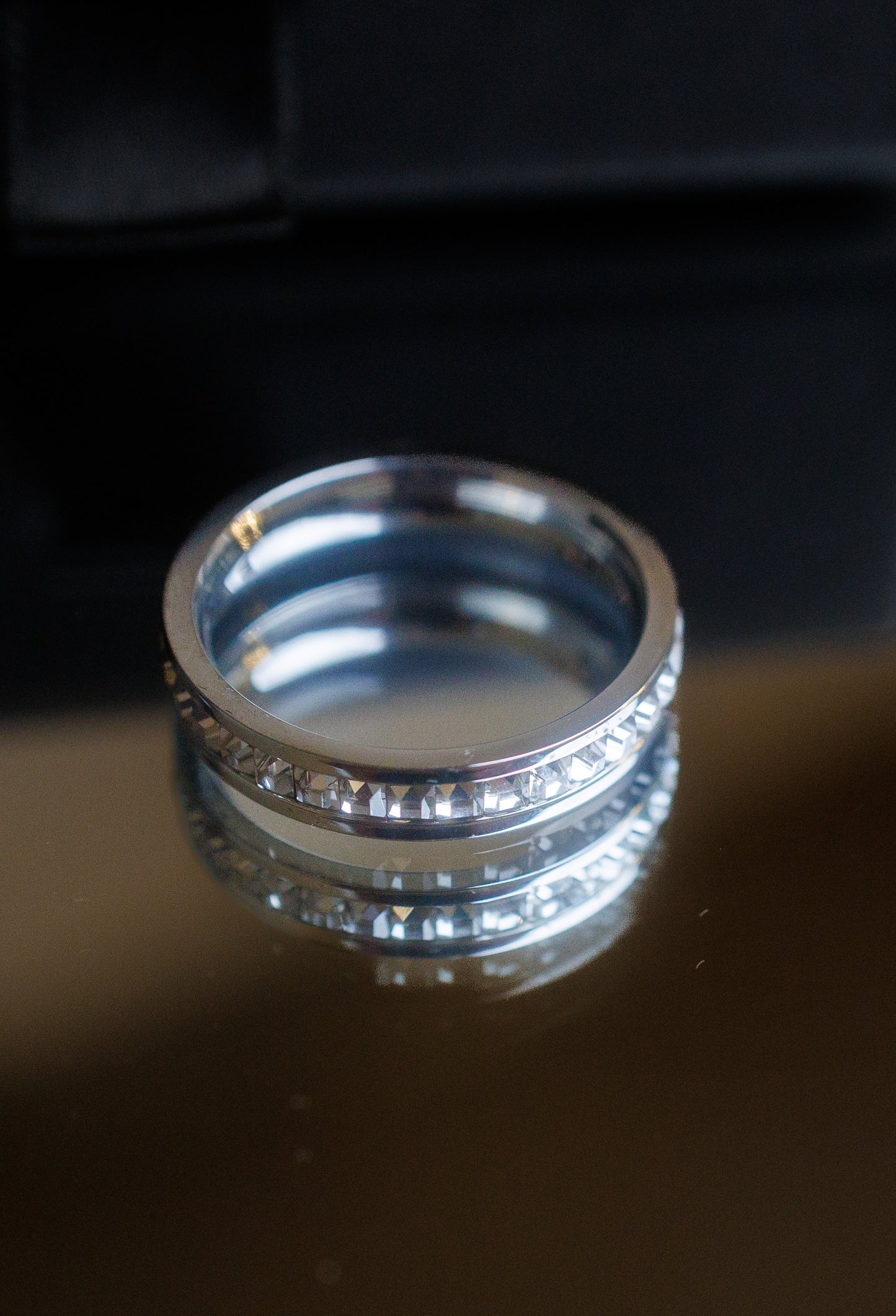 Elegant size 7 /8ring crafted from stainless steel, featuring sparkling starry zircon stones for a refined look.