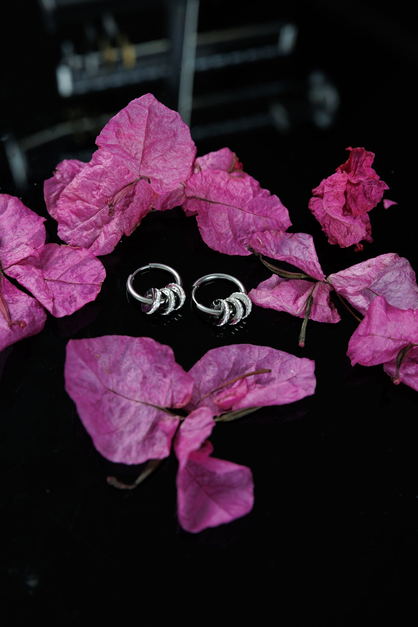 These stainless steel earrings feature a gold-plated design and are waterproof. The set includes three circles adorned with cubic zirconia and features a round drop design.