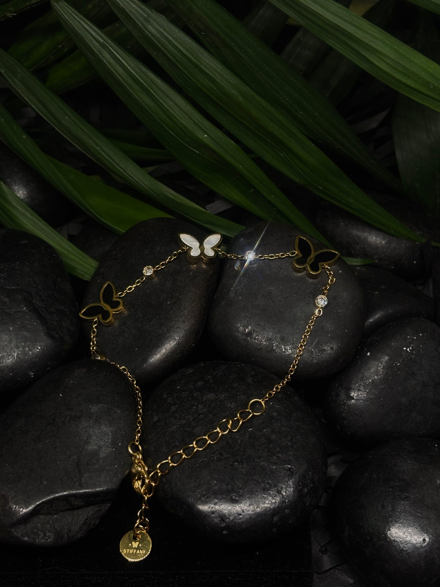 Fashion charm stainless steel Butterfly Bracelet Pearl zircon Gold plated Luxury bracelet.