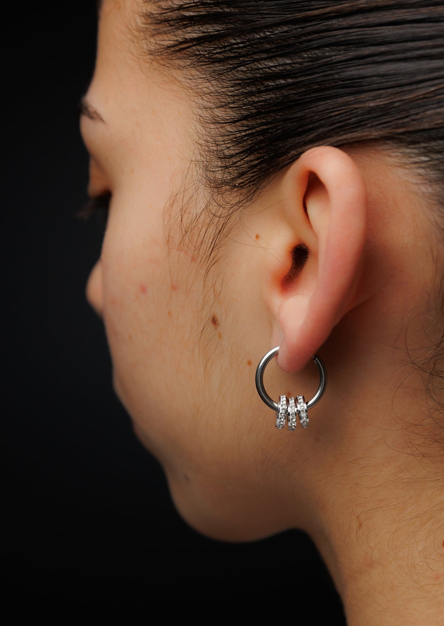 These stainless steel earrings feature a gold-plated design and are waterproof. The set includes three circles adorned with cubic zirconia and features a round drop design.